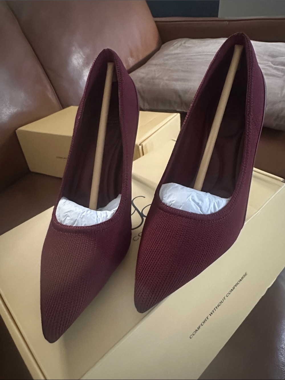 Pointed Knit Pumps in Burgundy — Stylish Women's Heels Size 8 NWT
